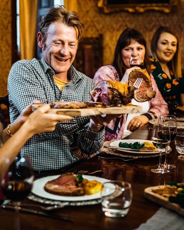 Family dining at Gordon's Grill